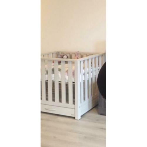 Twf box met lade lichtgrijs/beige in nette staat