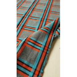 Lapjes stof ruit grijs blauw rood