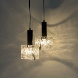 Retro HANGLAMPEN zwart armatuur glazen rand ca. 1960