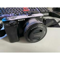 Sony Alpha A6000 + PZ 16-50mm OSS en vele extra's