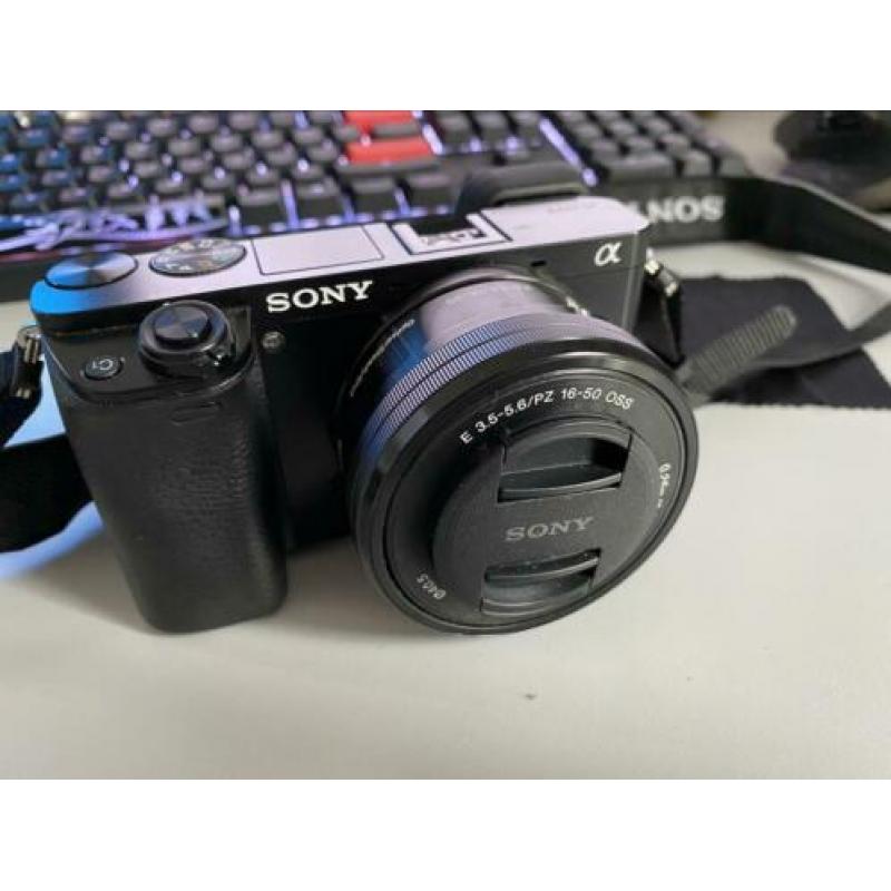 Sony Alpha A6000 + PZ 16-50mm OSS en vele extra's