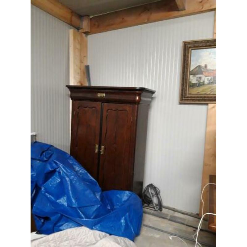 Van alles en nog wat, lampen, stoelen, kasten enz enz