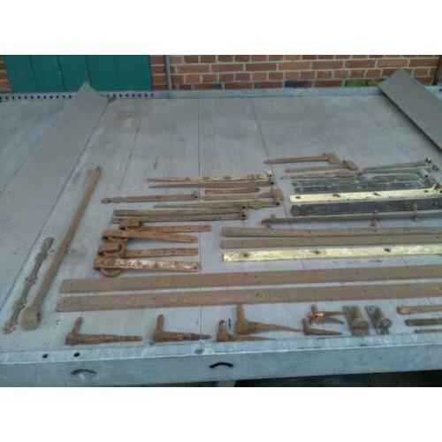 Antiek Bouwmateriaal, hang en sluitwerk