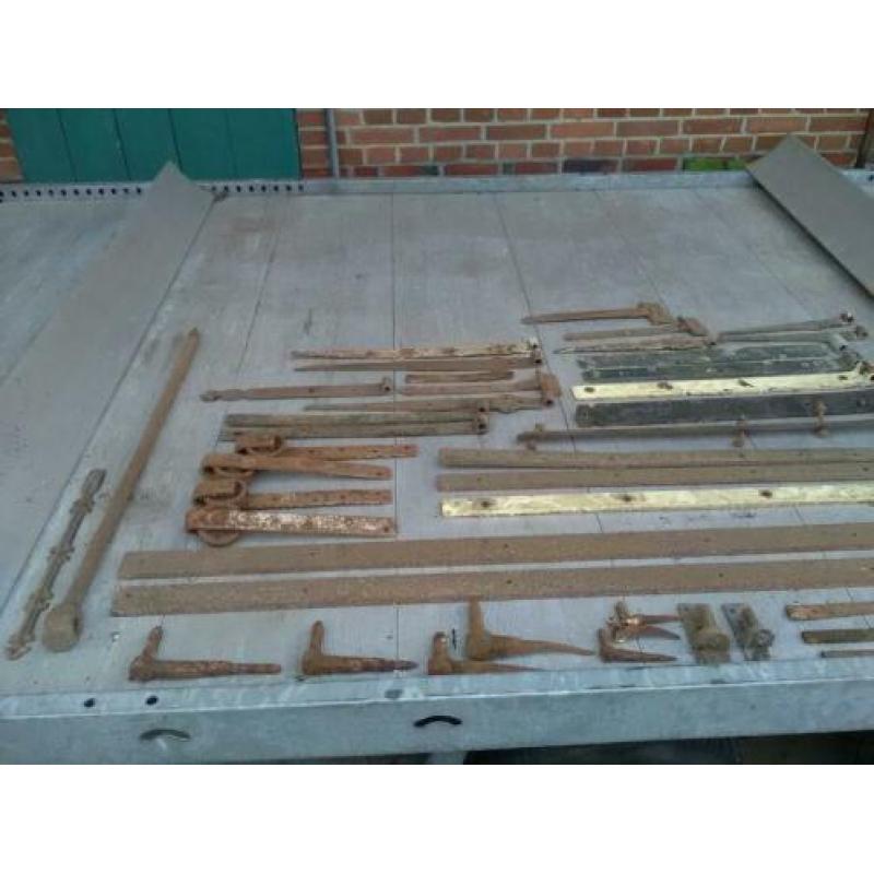Antiek Bouwmateriaal, hang en sluitwerk