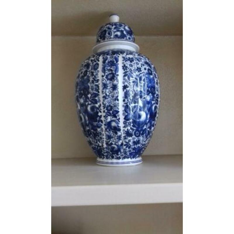 Vaas en vaas met deksel Ceramiche Artistiche.