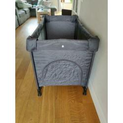 Campingbed in Nieuwstaat te koop.