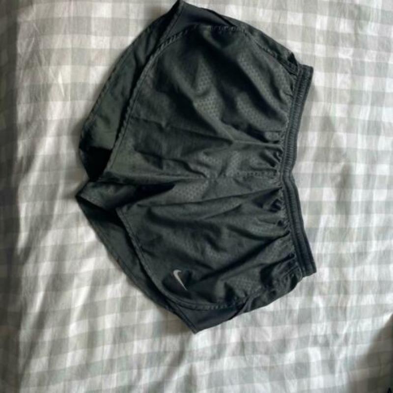 sportkleding - korte broekjes en legging
