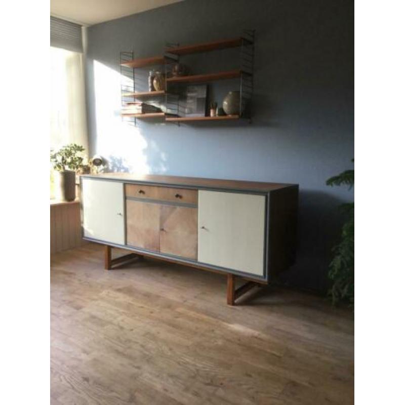 Stoer Vintage jaren’50 dressoir wandkast (massief en eco)