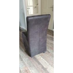 6 nette stoelen te koop. 4x bruin/antraciet 2x aquamarijn.