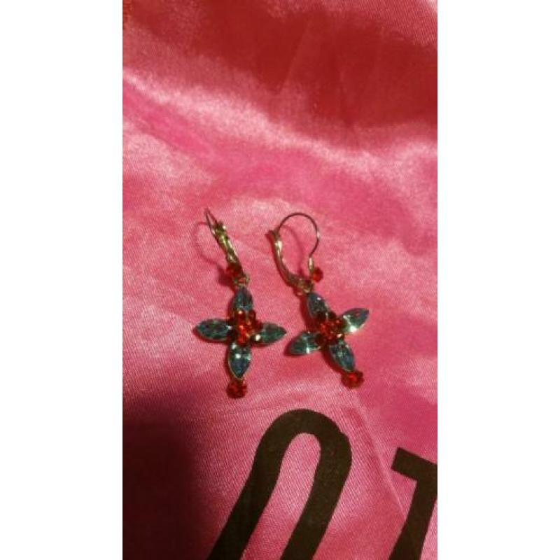 Otazu oorbellen blauw rood met swarovski kristallen