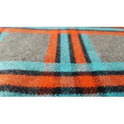 Lapjes stof ruit grijs blauw rood