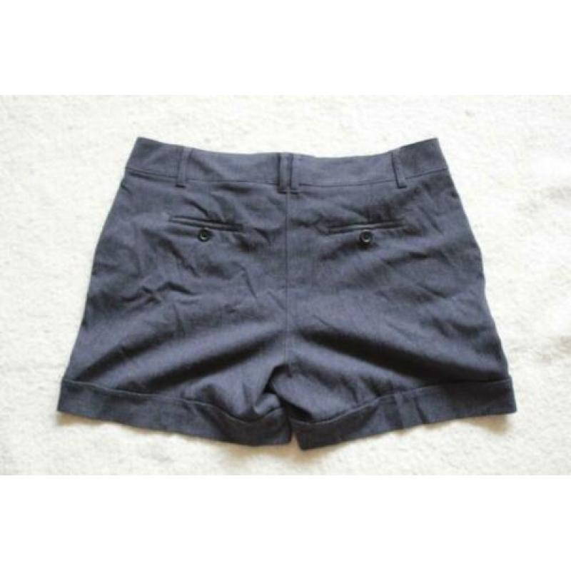 Mooie donkergrijze korte broek. Mt 42. Mek M&S mode