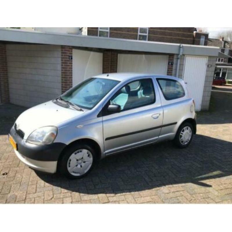 Toyota Yaris 1.0 16V 3DR 2000 Grijs