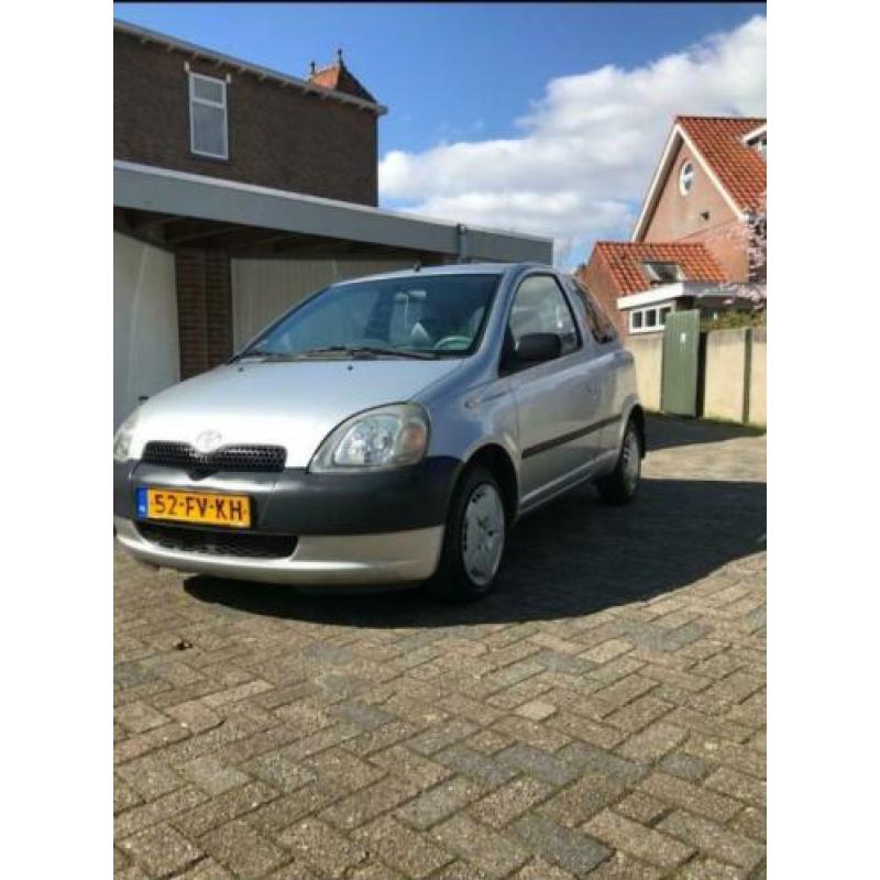 Toyota Yaris 1.0 16V 3DR 2000 Grijs