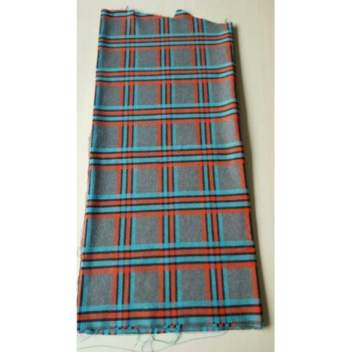 Lapjes stof ruit grijs blauw rood