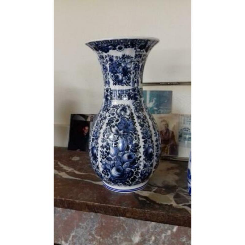 Vaas en vaas met deksel Ceramiche Artistiche.
