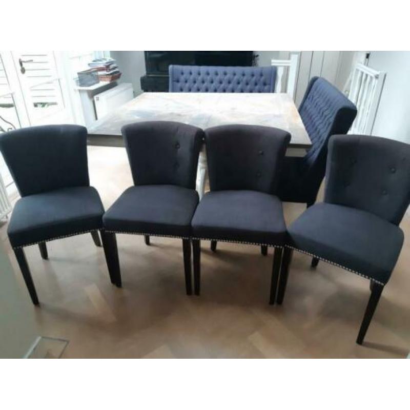 Super mooie set: eettafel, 4 stoelen, 2 bankjes