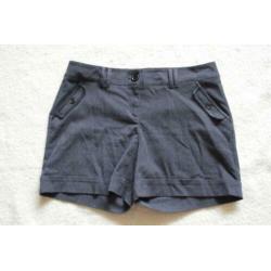 Mooie donkergrijze korte broek. Mt 42. Mek M&S mode