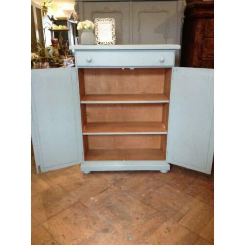Brocante meidenkast, vintage kastje, kast, meidenkastje VdlM