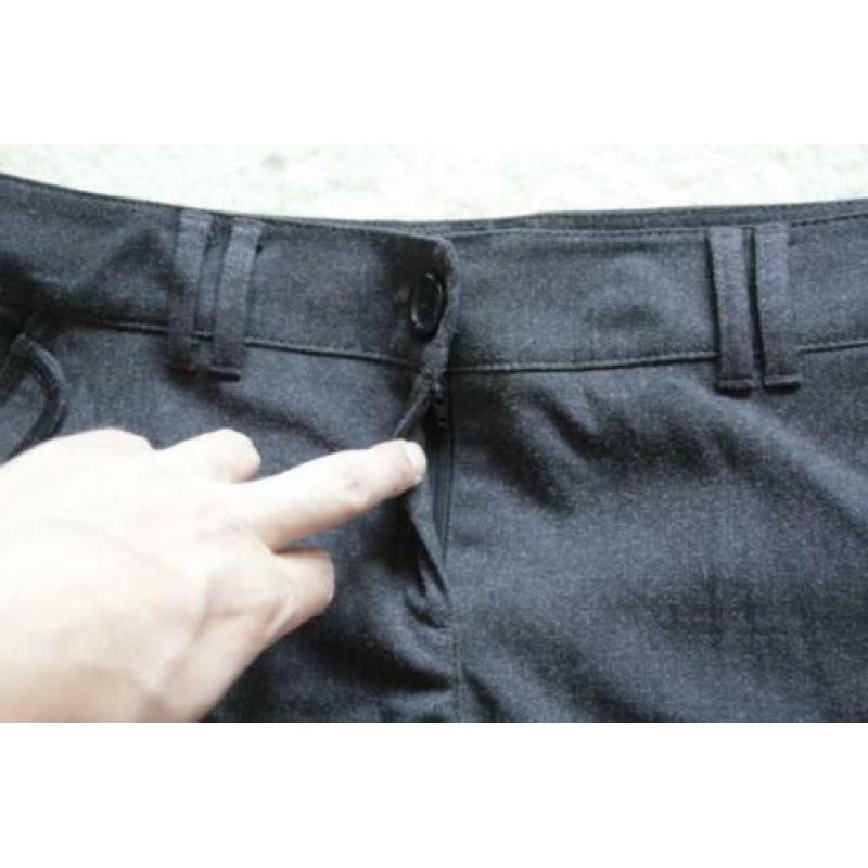 Mooie donkergrijze korte broek. Mt 42. Mek M&S mode