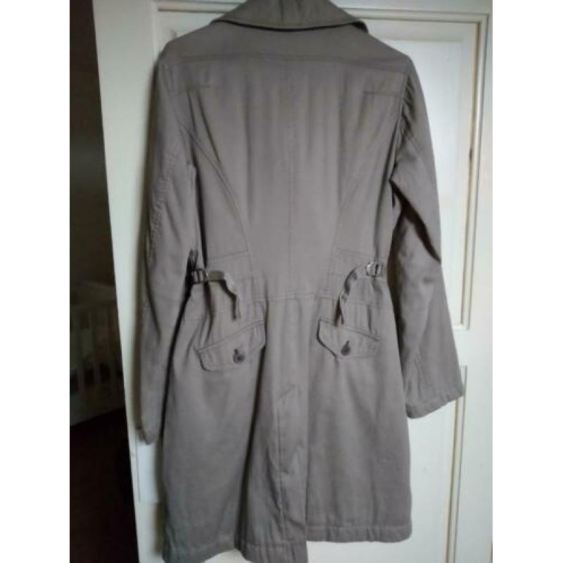 The Barn trenchcoat 38