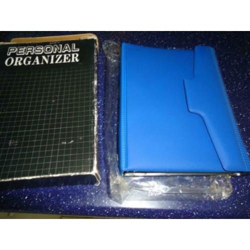 organizer met pen en maandoverzicht weekplanner