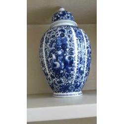 Vaas en vaas met deksel Ceramiche Artistiche.