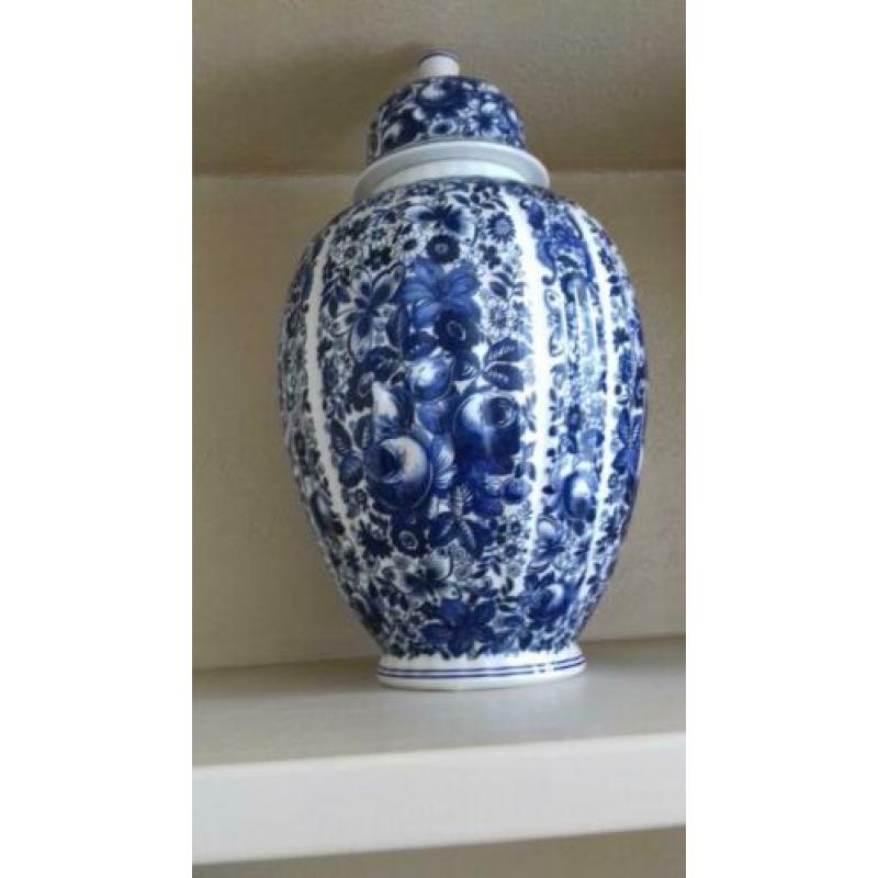 Vaas en vaas met deksel Ceramiche Artistiche.