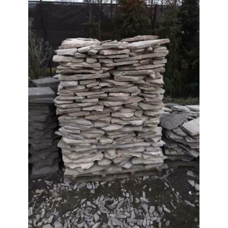 Flagstones ongeveer 25 m2 te koop