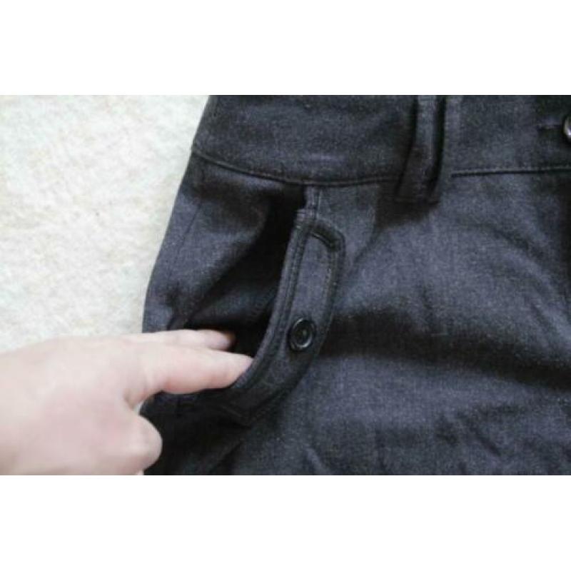 Mooie donkergrijze korte broek. Mt 42. Mek M&S mode