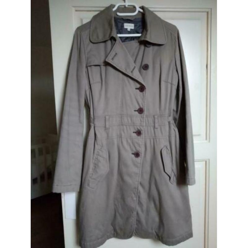 The Barn trenchcoat 38