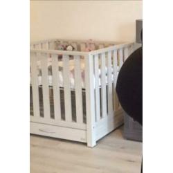 Twf box met lade lichtgrijs/beige in nette staat