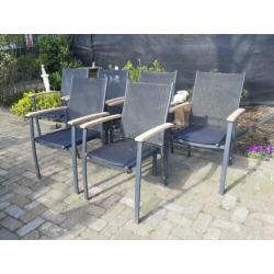 4 leuke tuinstoelen stapelbaar