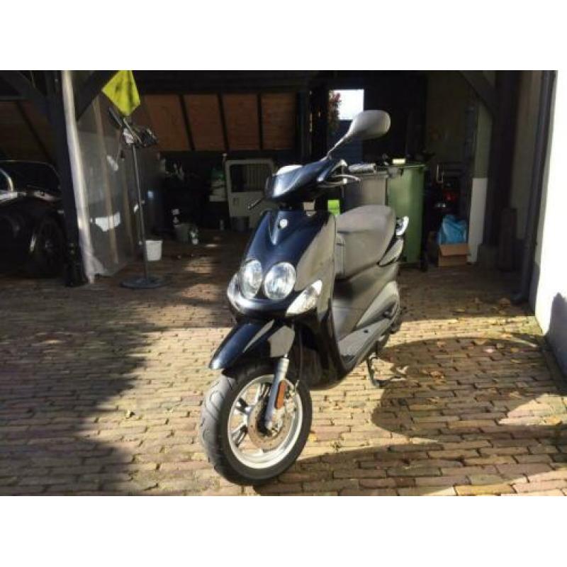 Yamaha 4takt watergekoeld 45 km/h kleur zwart bouwjaar 2010