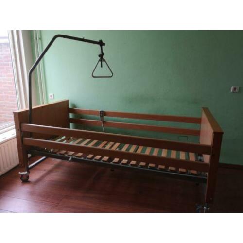 Hoog laag bed zorgbed