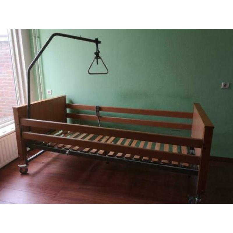 Hoog laag bed zorgbed