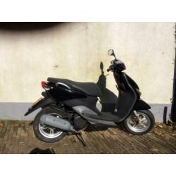 Yamaha 4takt watergekoeld 45 km/h kleur zwart bouwjaar 2010