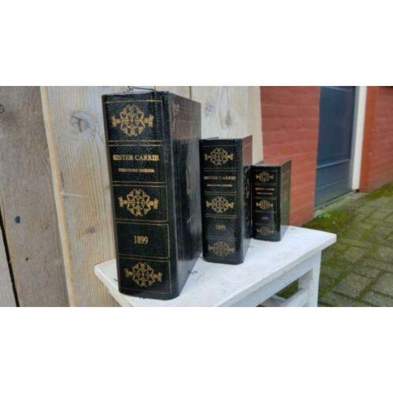 Diverse prachtige boekenkisten opbergkisten