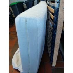 Mooi eenpersoons matras net lattenbodem, 90cm bij 200 cm.