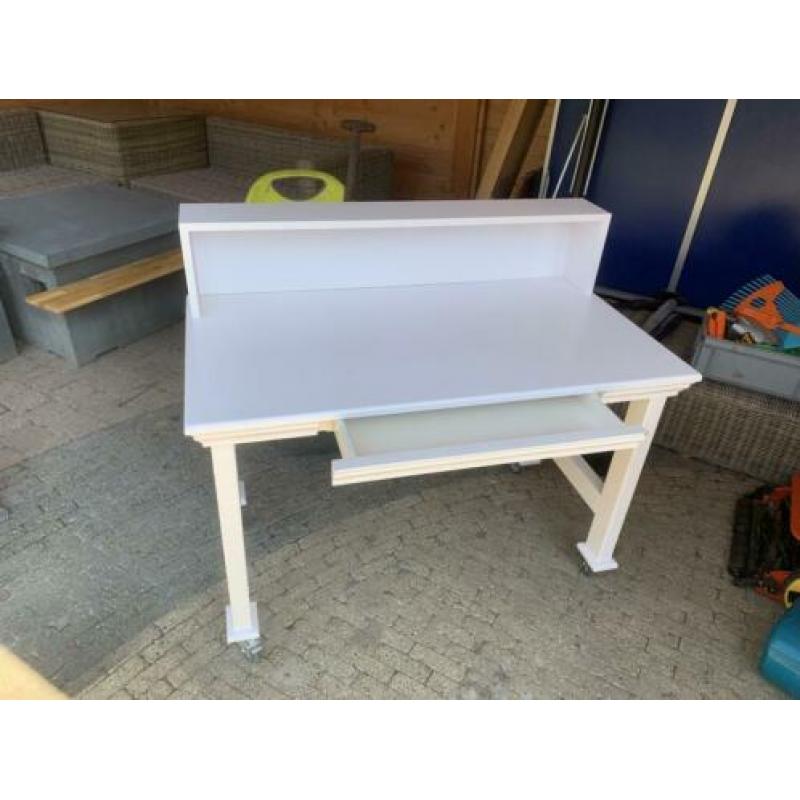 Houten bureau op wieltjes LxBxH 100x60x88