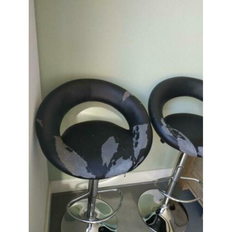 Twee barstoelen