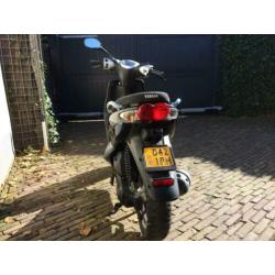 Yamaha 4takt watergekoeld 45 km/h kleur zwart bouwjaar 2010
