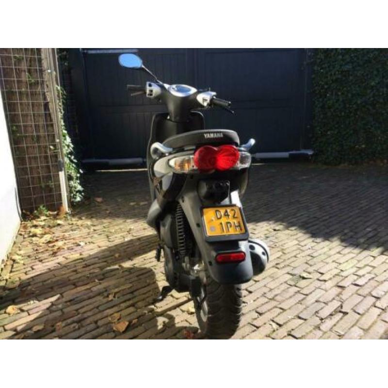 Yamaha 4takt watergekoeld 45 km/h kleur zwart bouwjaar 2010