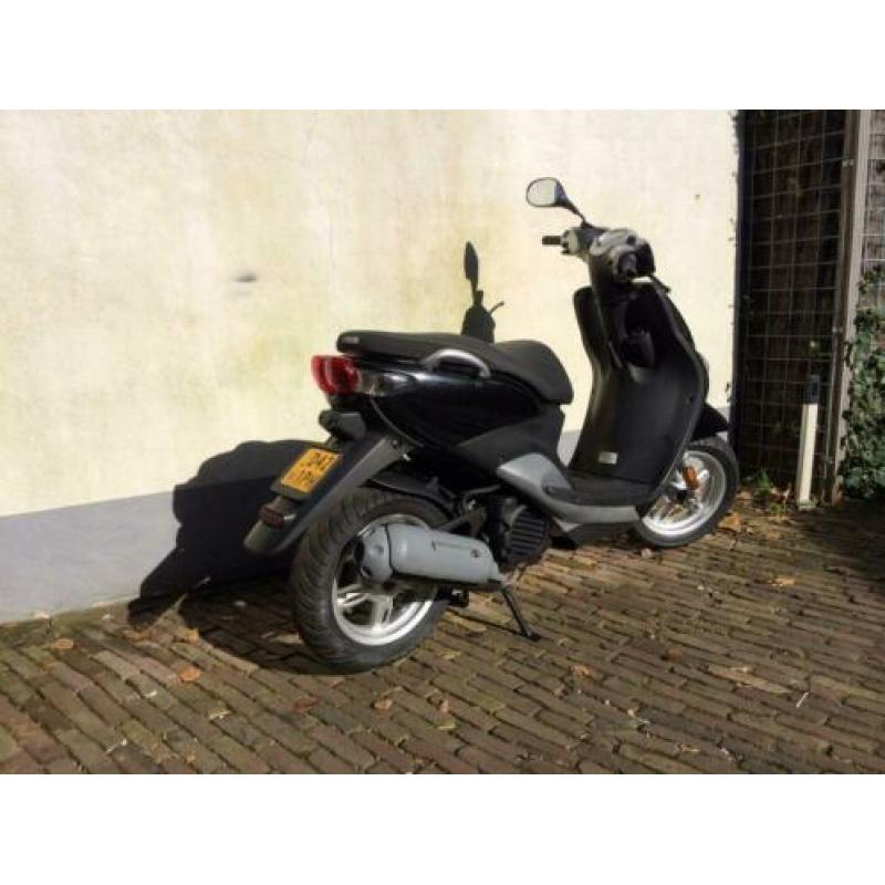 Yamaha 4takt watergekoeld 45 km/h kleur zwart bouwjaar 2010