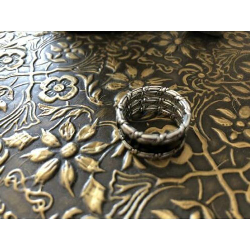 Fantaisie Ring Zwart en Zilveren kleur - Maar 17