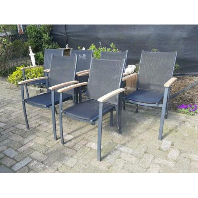 4 leuke tuinstoelen stapelbaar