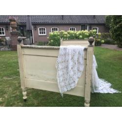 SHABBY KAJUITBED uit FRANS KASTEEL.