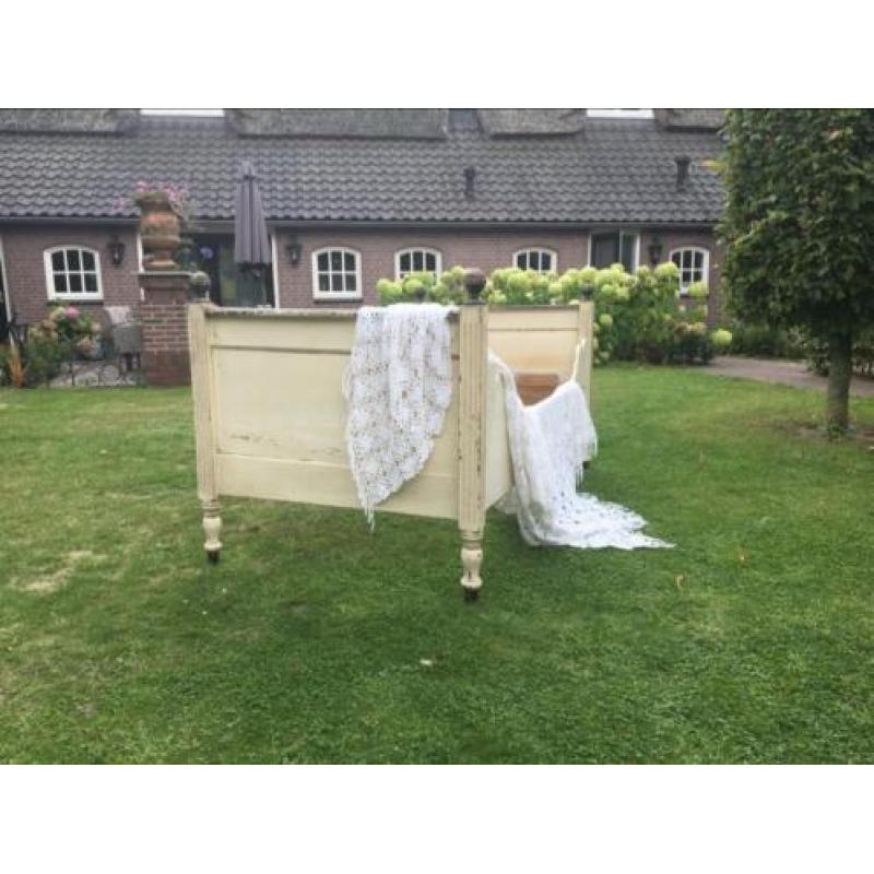 SHABBY KAJUITBED uit FRANS KASTEEL.