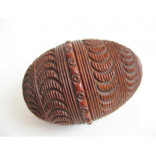 19e eeuwse mooi bewerkte coquilla / palmnoot, rozenkrans