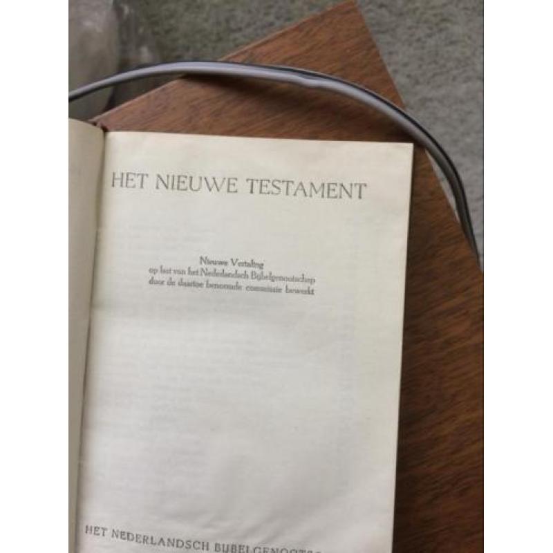 Het nieuwe testament 1949 mag bijna gratis weg